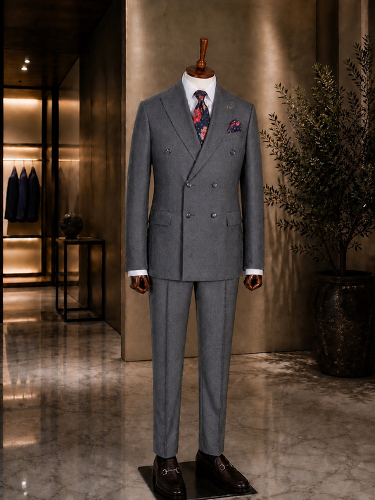 Ash Grey Double Breasted Suit – Zweireiher Dreiteiler Aschgrau – Detailansicht | Harrison E Milano Berlin