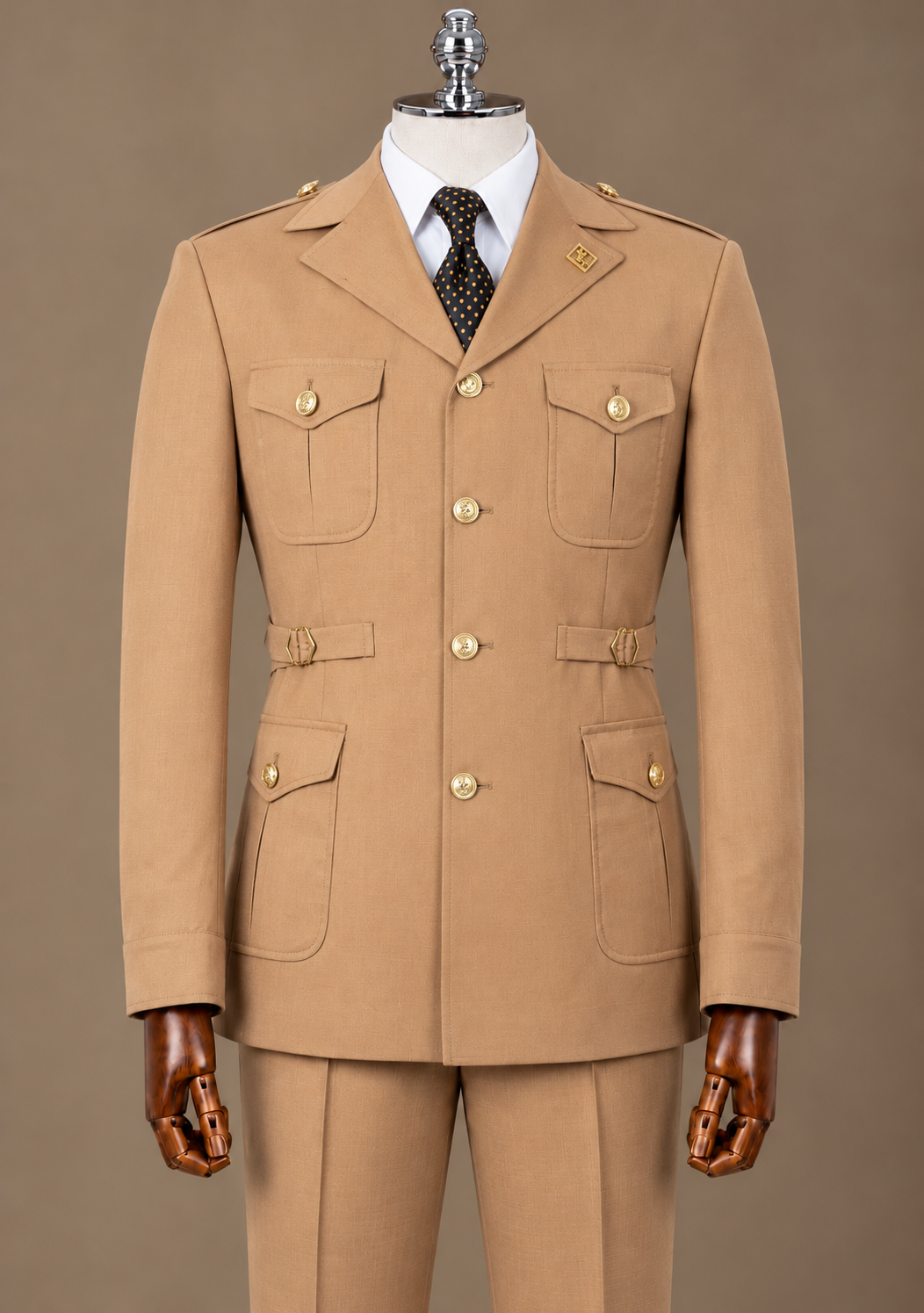 Camel Brown Gold Button Linen Safari Suit – Leinen-Safarianzug Camel mit Goldknöpfen | Harrison E Milano Berlin